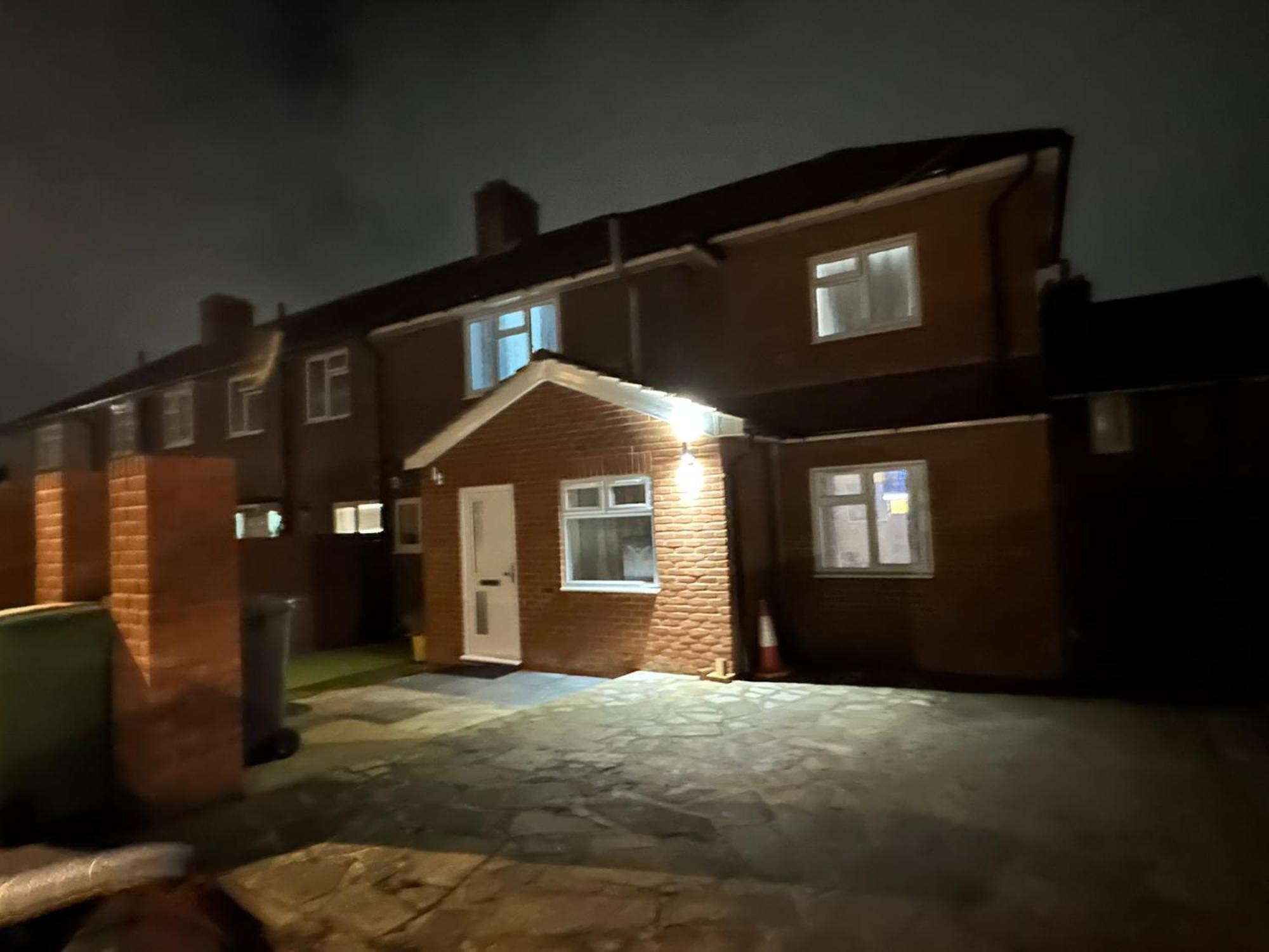Luxury Ensuite 2Nd Studio Flat With Great Views In Keedonwood Road With Fully Own Bathroom Newly Added And Private Kitchenette Bromley Exterior photo
